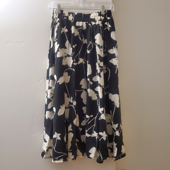 Black and white floral midi skirt - Picture 2 of 4